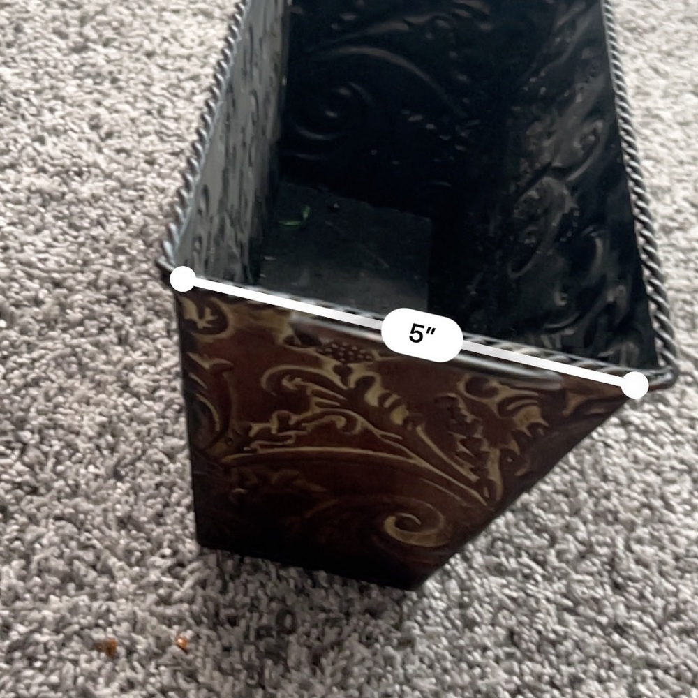 Excellent condition!! Decorative metal box - Picture 7 of 7